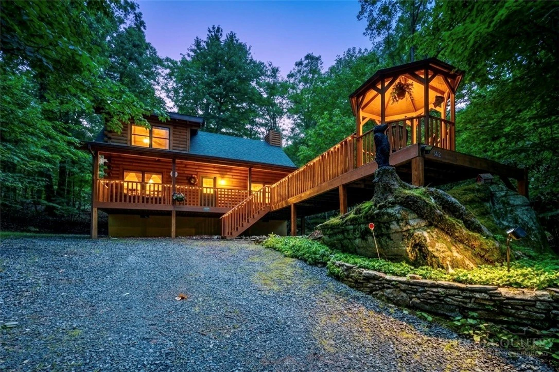Image number 1 for the current listing