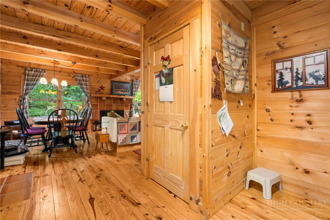 Image number 12 for the current listing