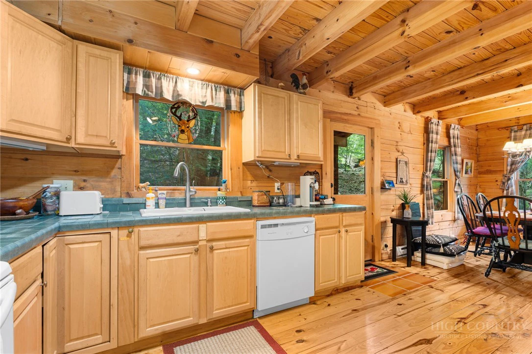 Image number 14 for the current listing