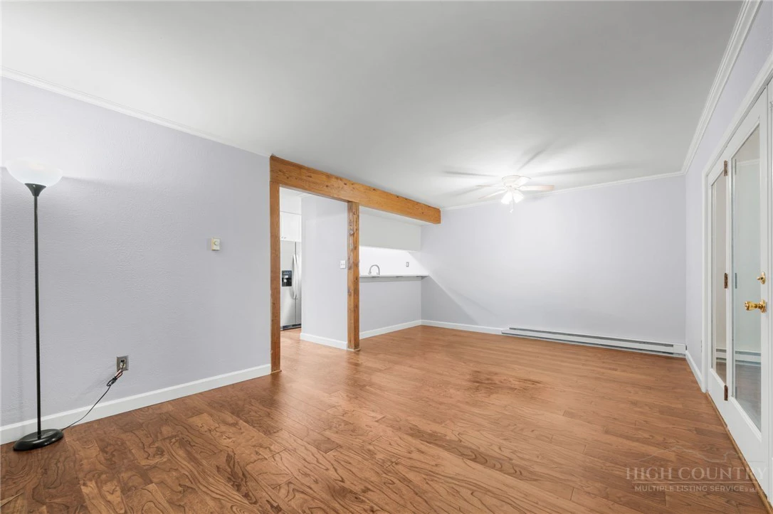 Image number 8 for the current listing