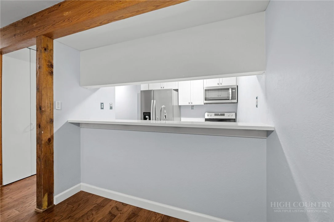 Image number 10 for the current listing