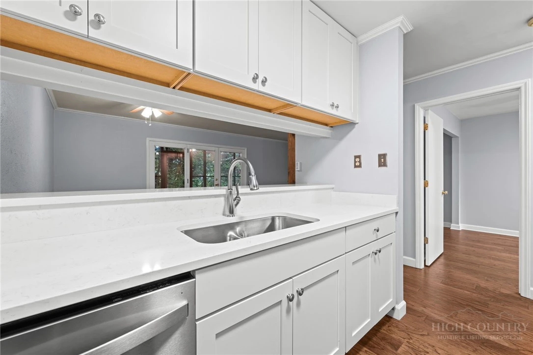 Image number 12 for the current listing
