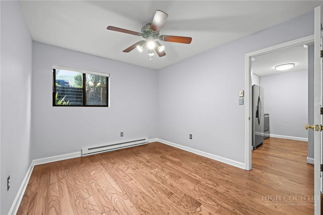 Image number 15 for the current listing