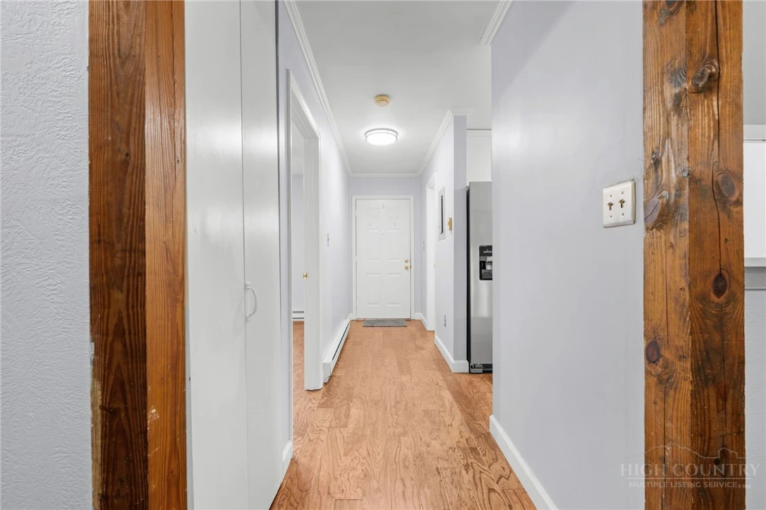 Image number 19 for the current listing