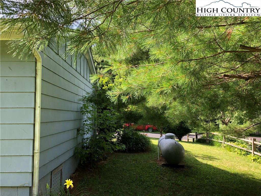 Image number 14 for the current listing