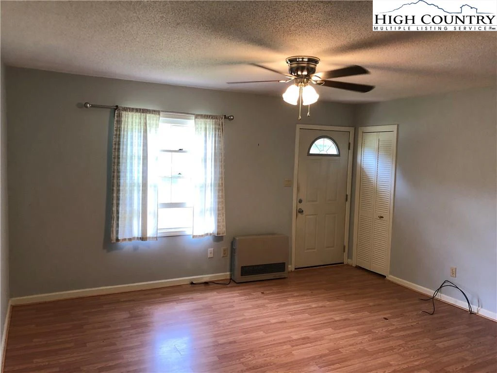 Image number 3 for the current listing