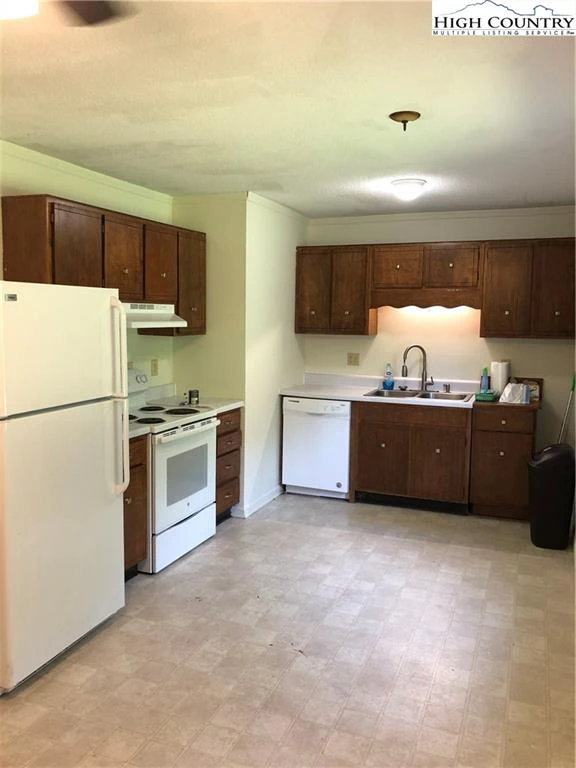 Image number 4 for the current listing