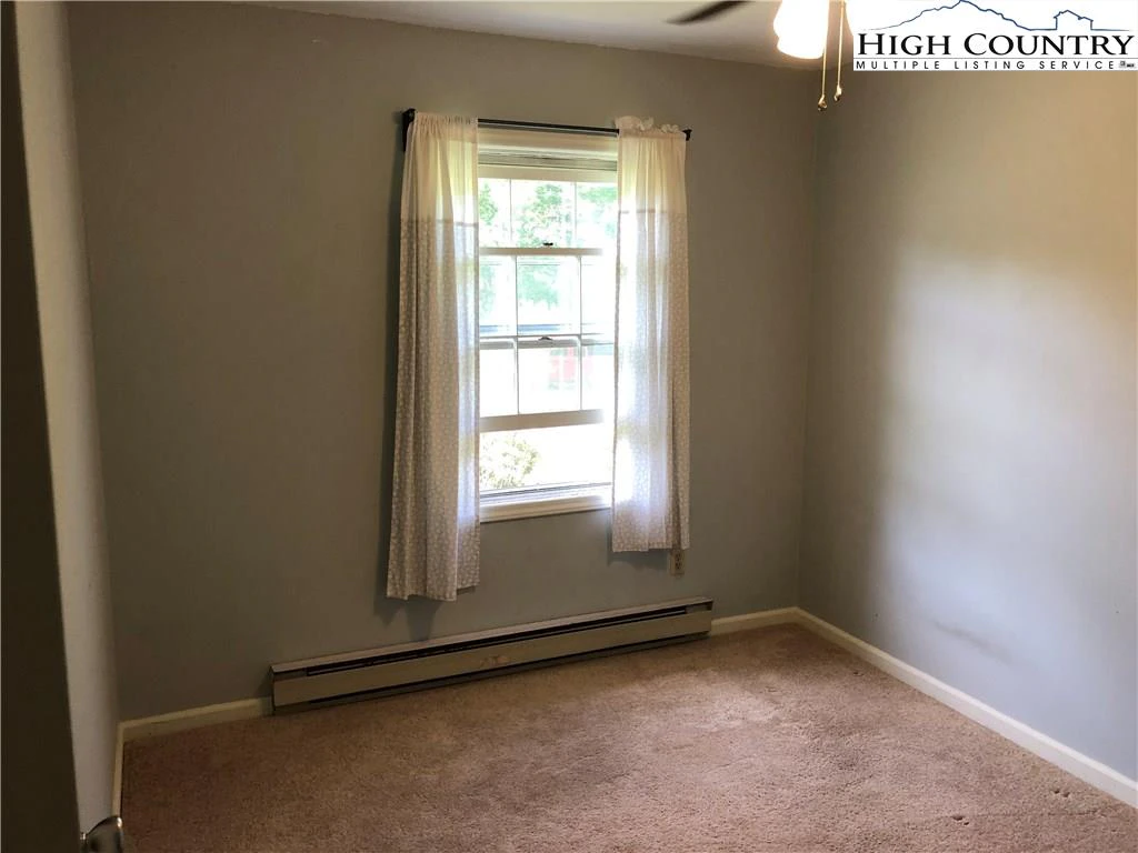 Image number 7 for the current listing