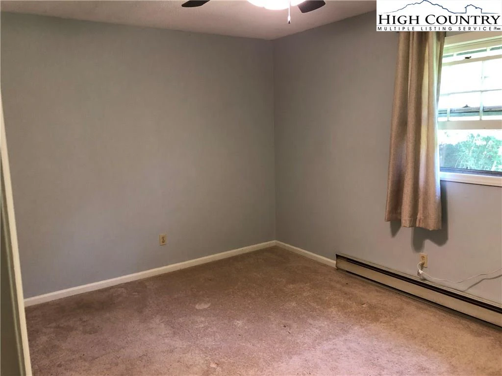 Image number 9 for the current listing