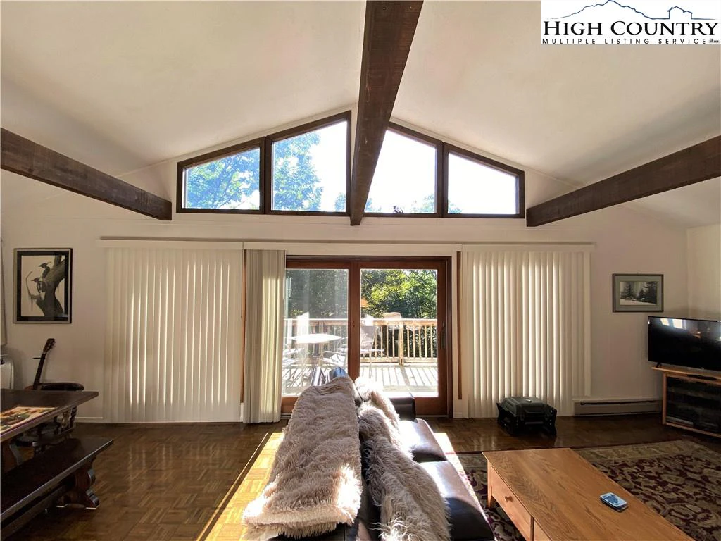 Image number 16 for the current listing