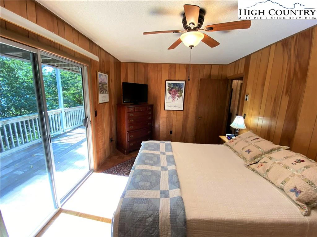 Image number 9 for the current listing