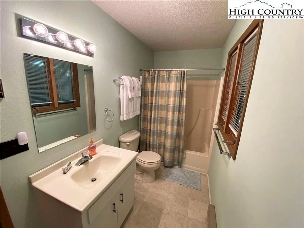Image number 8 for the current listing