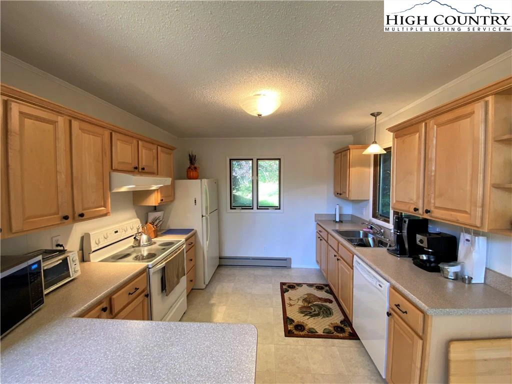Image number 20 for the current listing