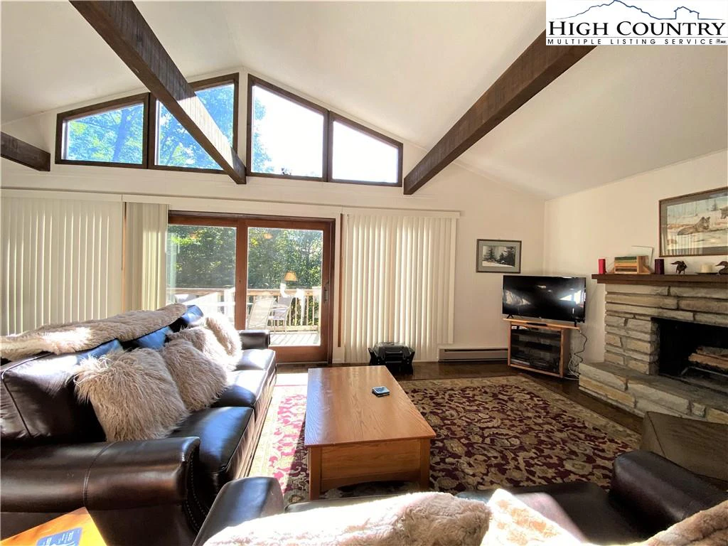 Image number 19 for the current listing