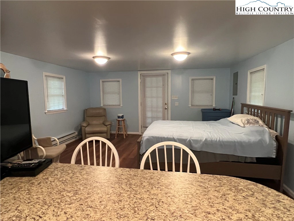 Image number 5 for the current listing