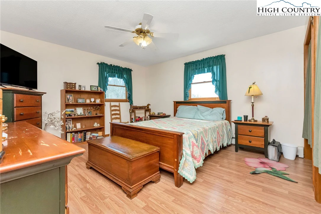 Image number 7 for the current listing