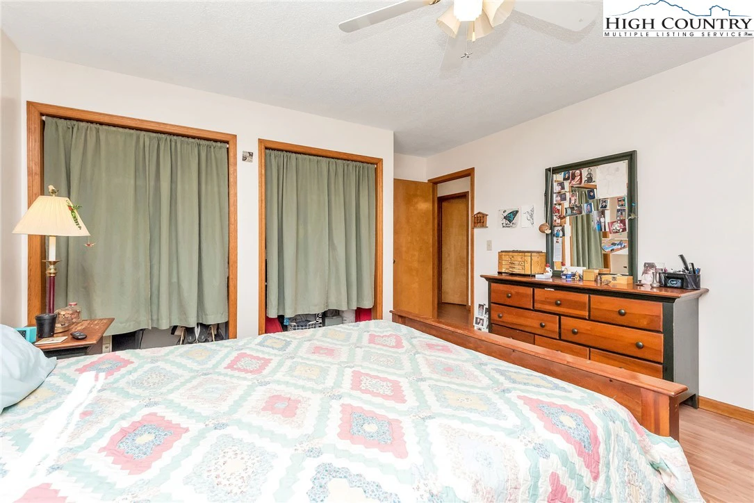 Image number 5 for the current listing