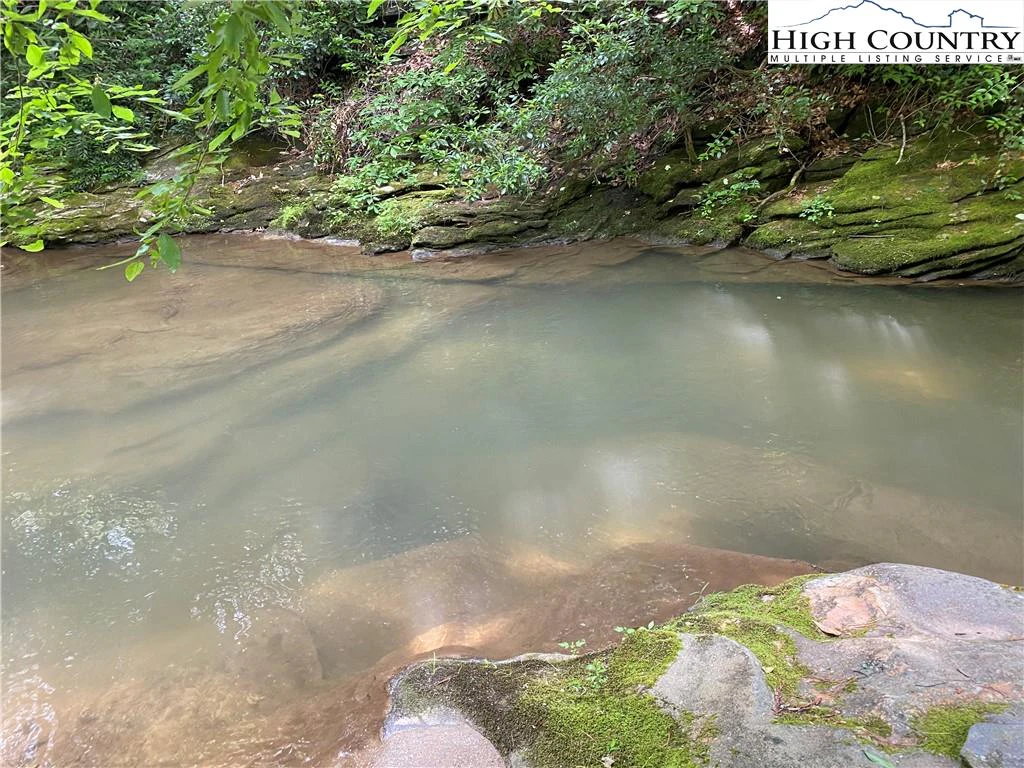 Image number 1 for the current listing