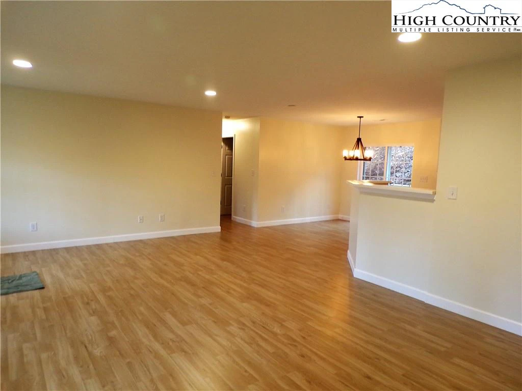 Image number 18 for the current listing