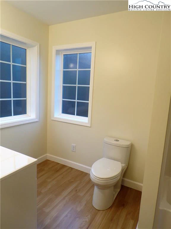 Image number 8 for the current listing