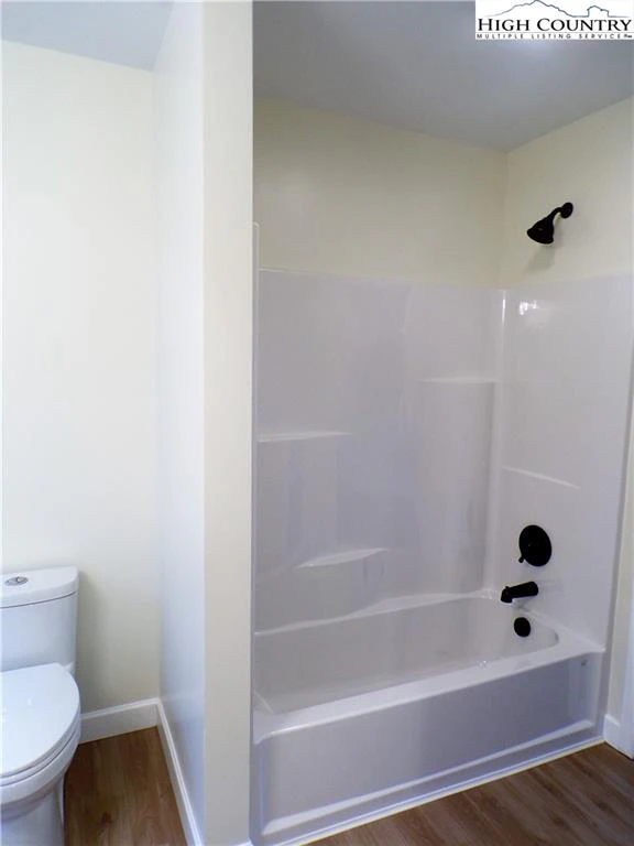 Image number 9 for the current listing