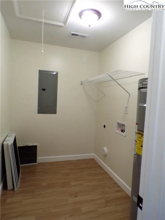 Image number 11 for the current listing
