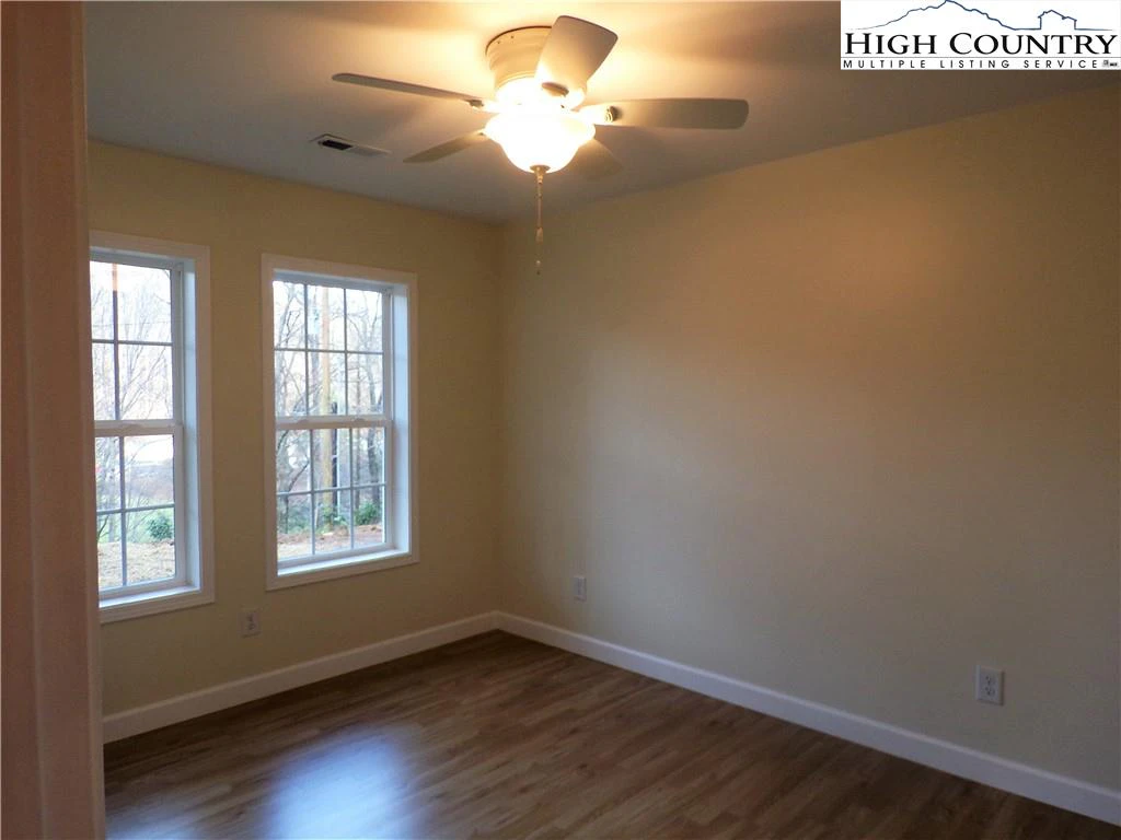 Image number 12 for the current listing