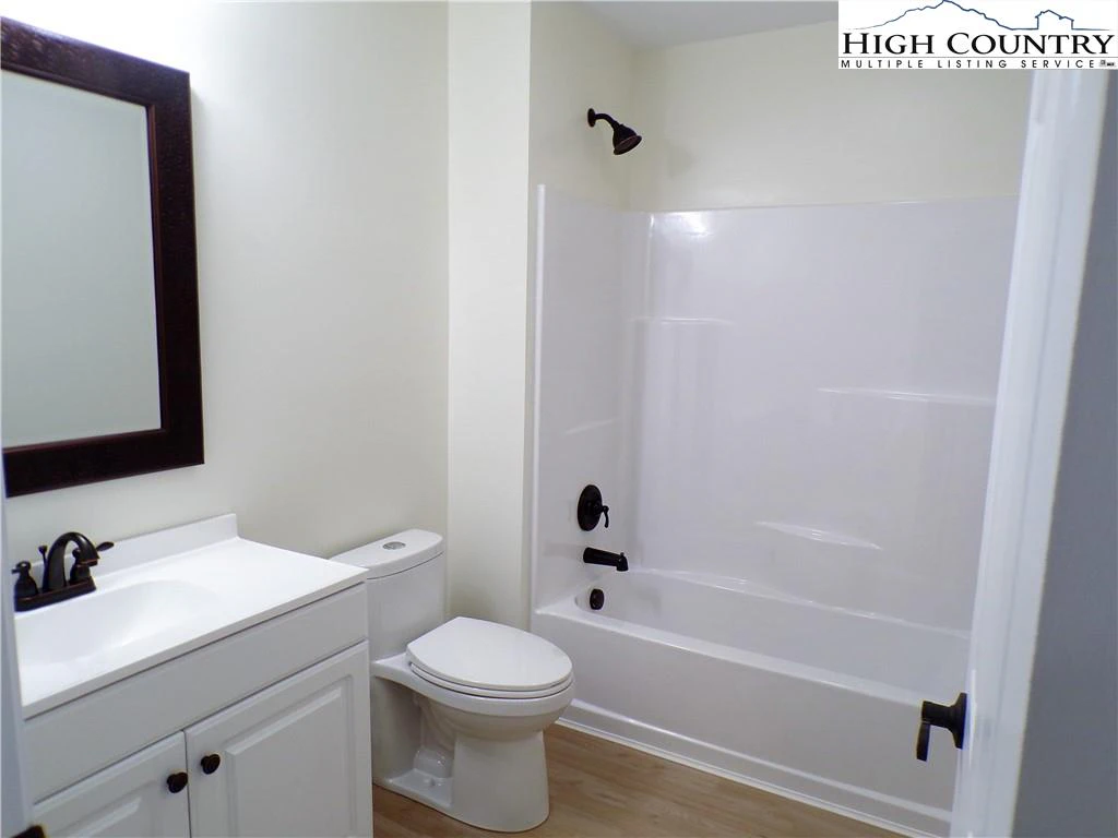Image number 13 for the current listing