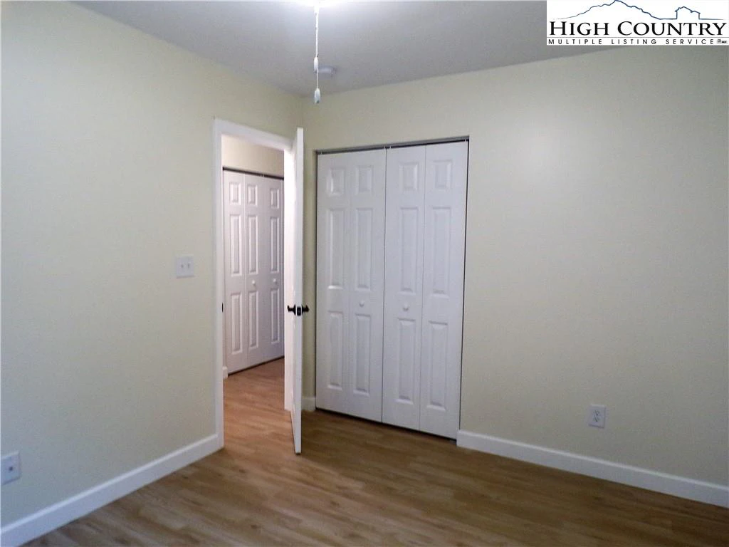 Image number 16 for the current listing