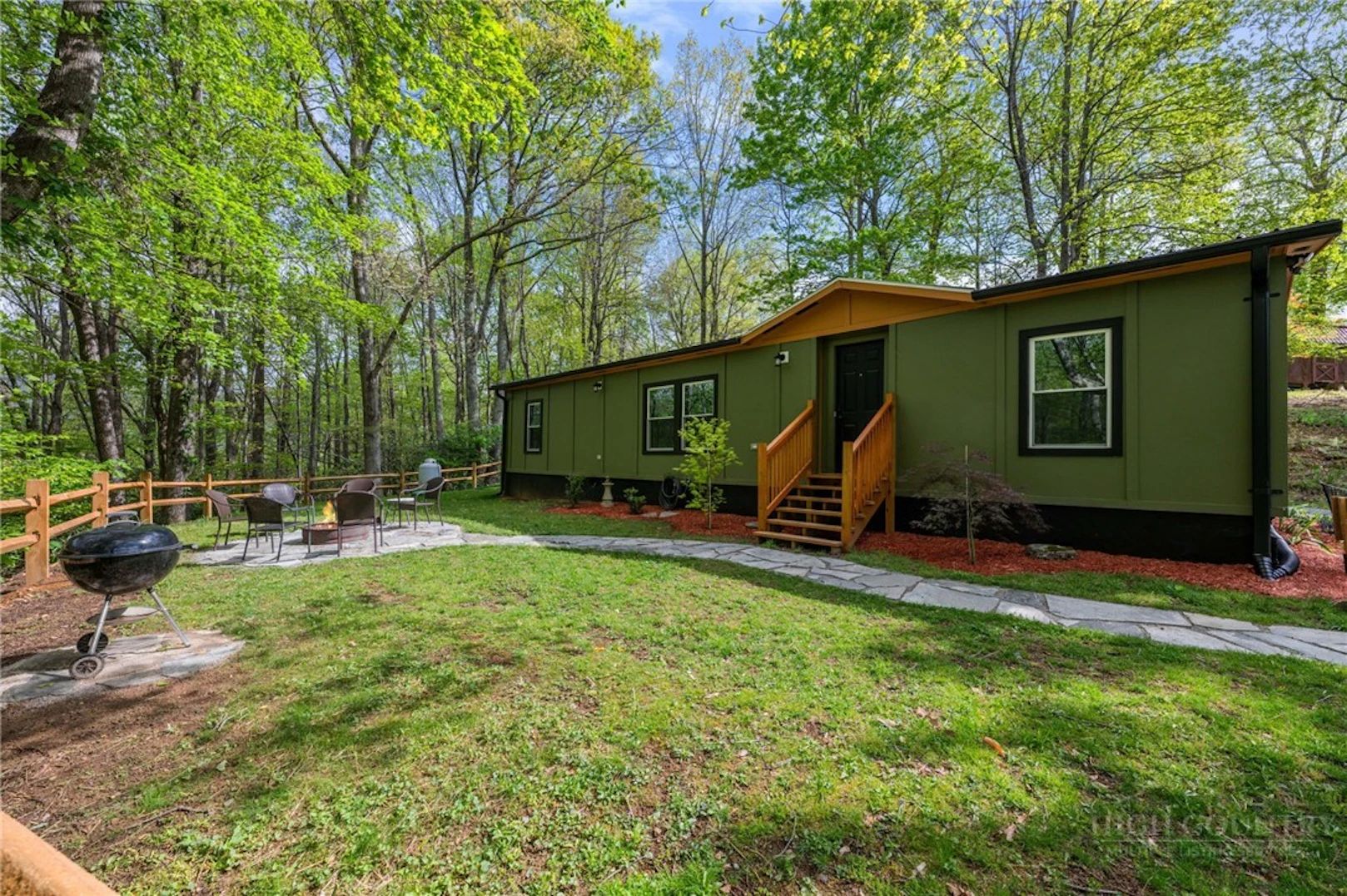 Image number 1 for the current listing