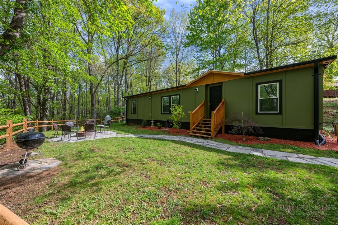 Image number 1 for the current listing