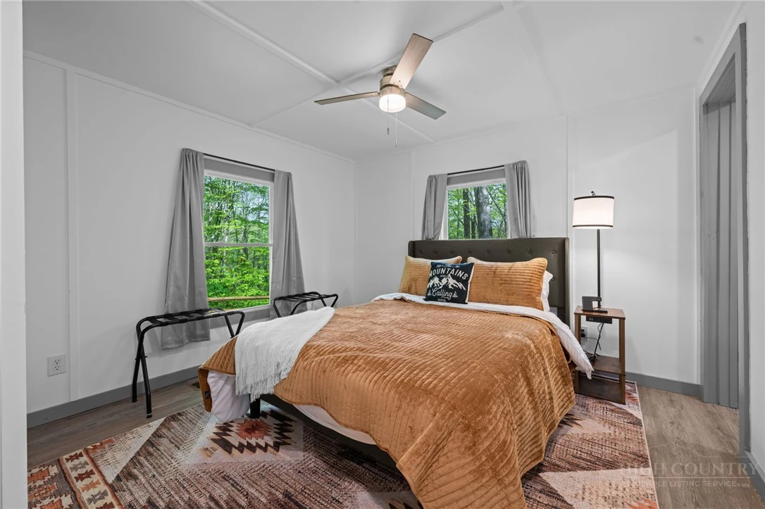 Image number 12 for the current listing