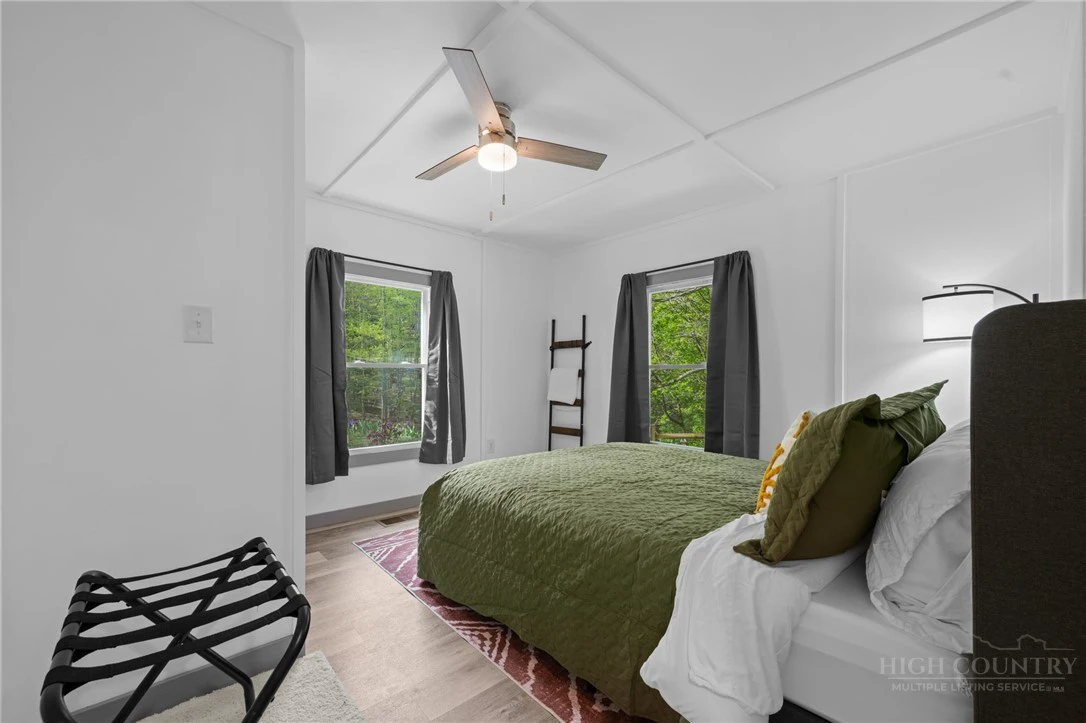 Image number 5 for the current listing
