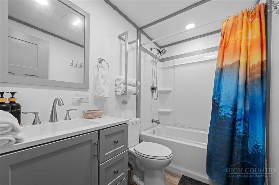 Image number 6 for the current listing