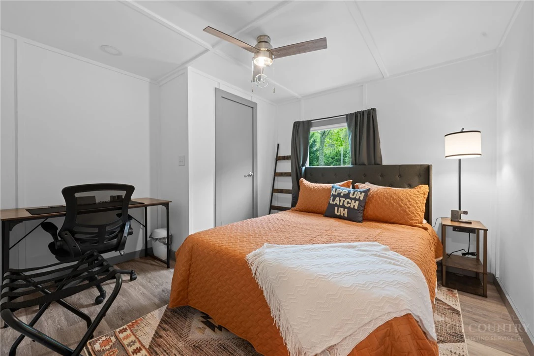 Image number 7 for the current listing