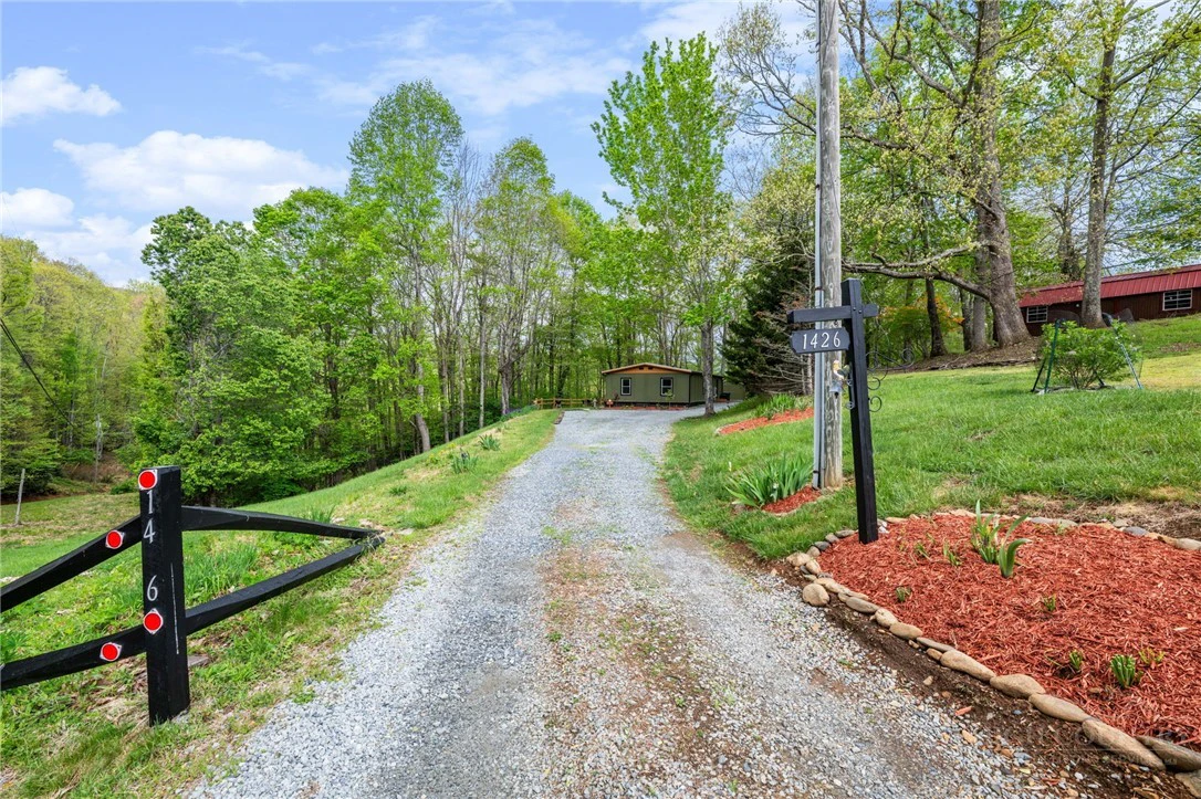Image number 13 for the current listing