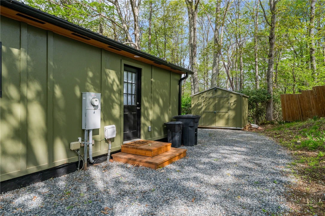 Image number 15 for the current listing