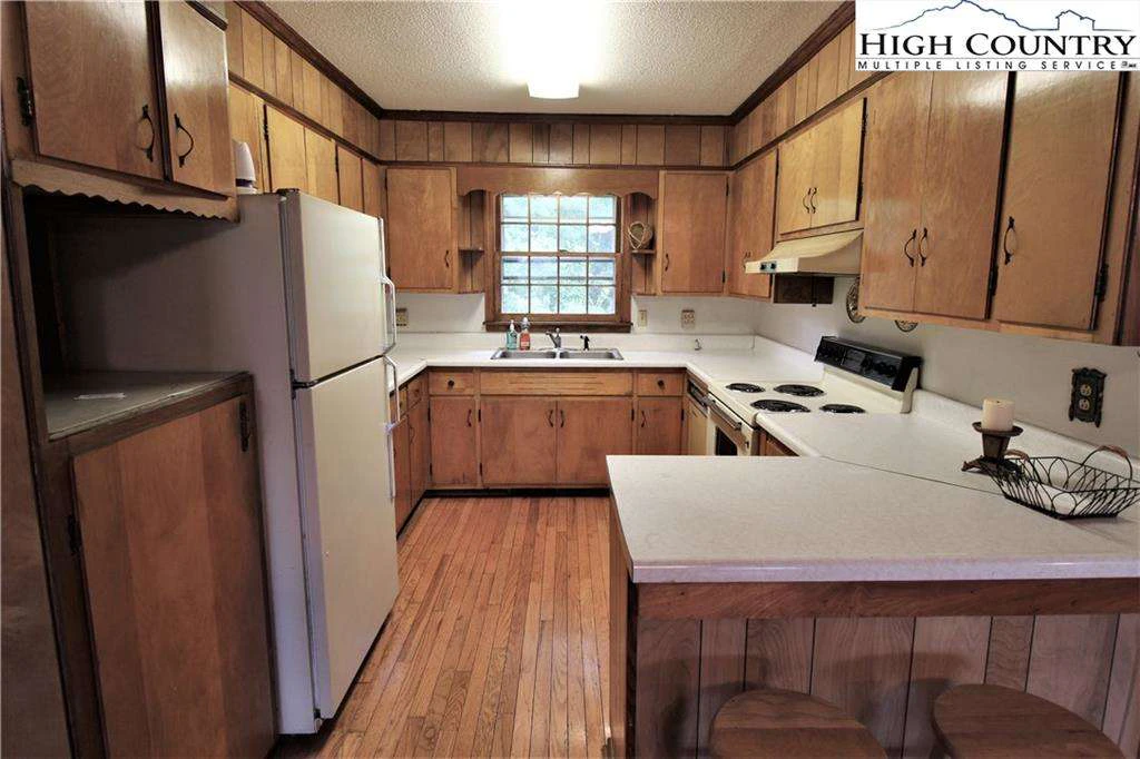 Image number 6 for the current listing