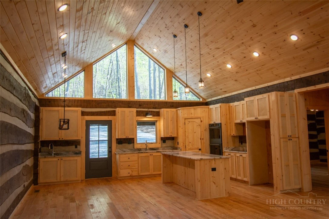Image number 2 for the current listing