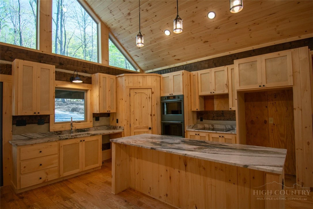 Image number 12 for the current listing