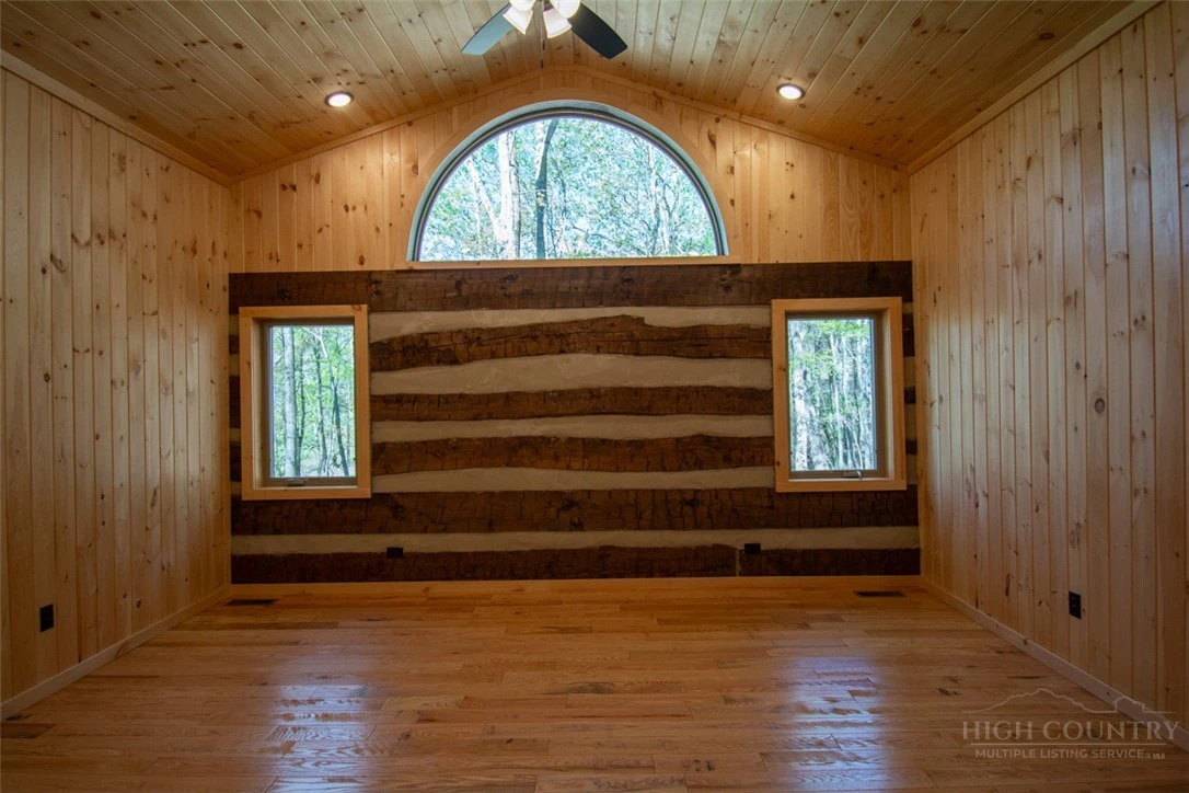 Image number 11 for the current listing