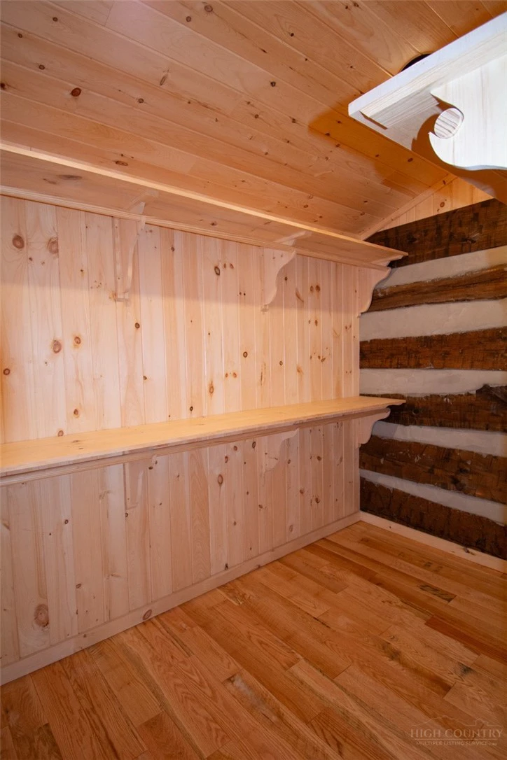 Image number 7 for the current listing