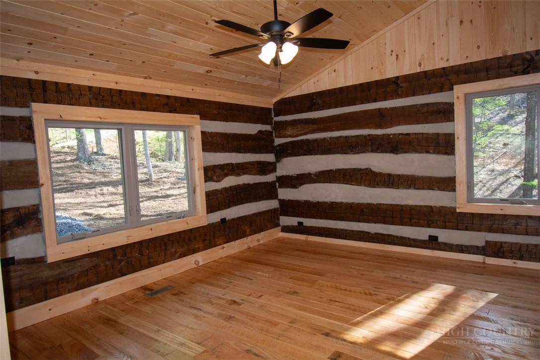 Image number 4 for the current listing