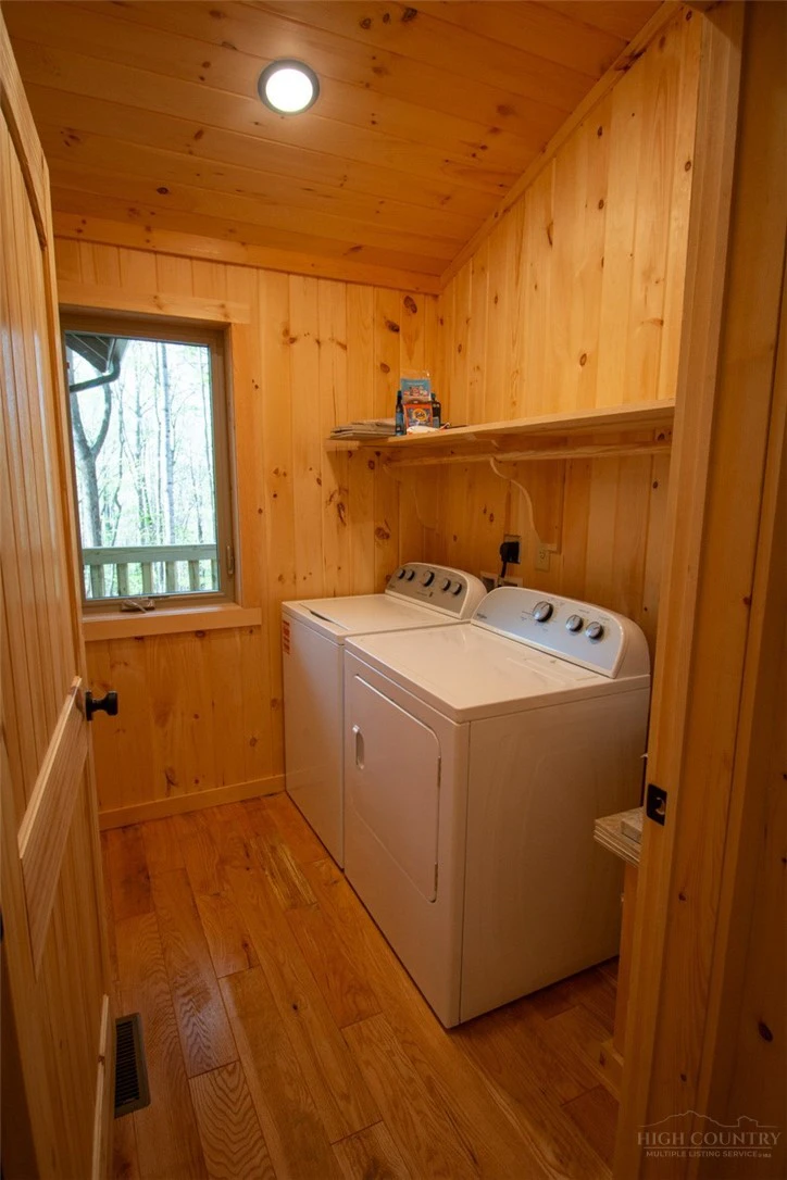 Image number 3 for the current listing