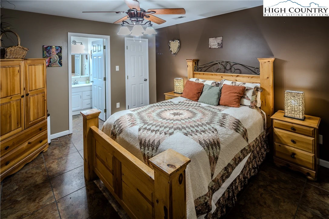 Image number 2 for the current listing