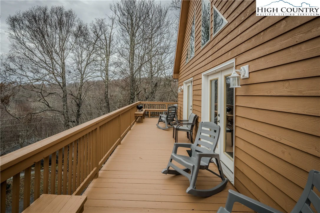 Image number 19 for the current listing