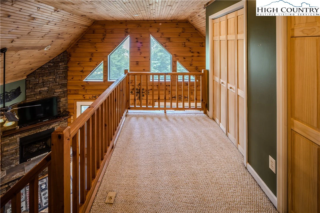 Image number 13 for the current listing