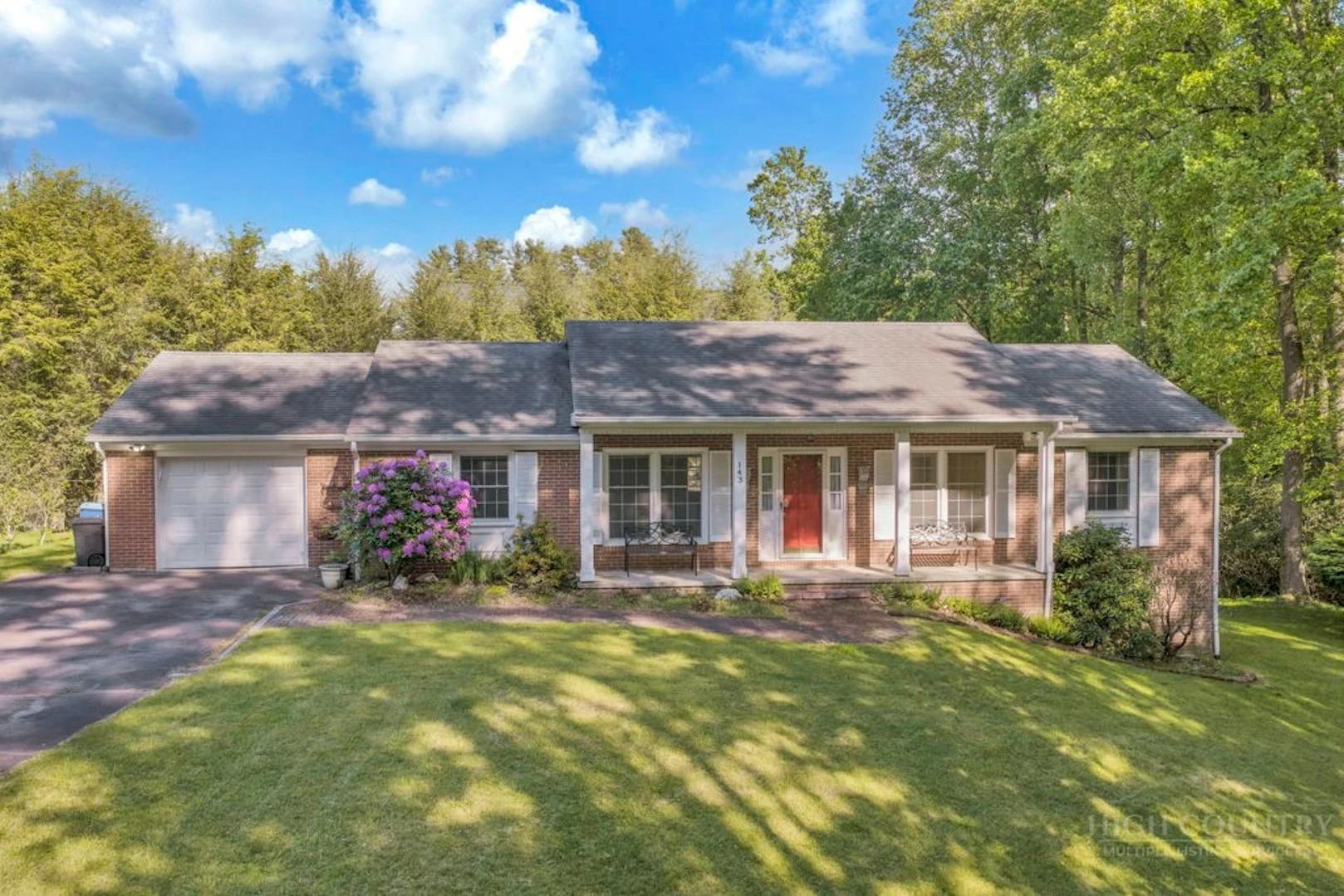Image number 1 for the current listing