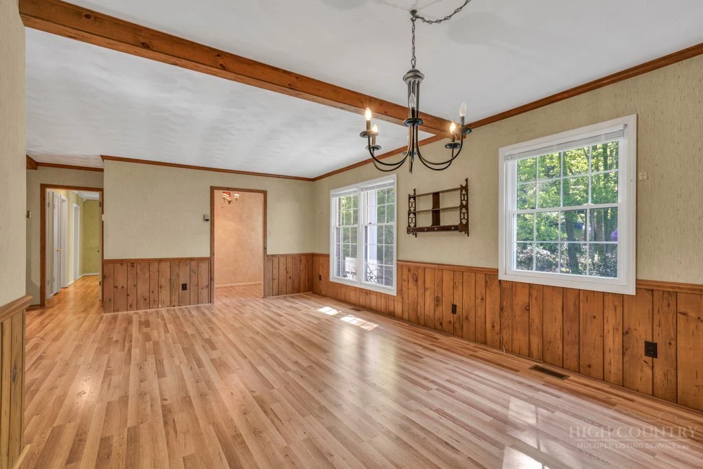 Image number 20 for the current listing