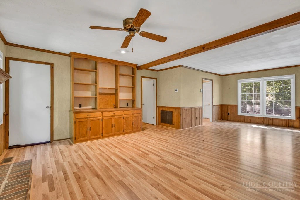 Image number 21 for the current listing